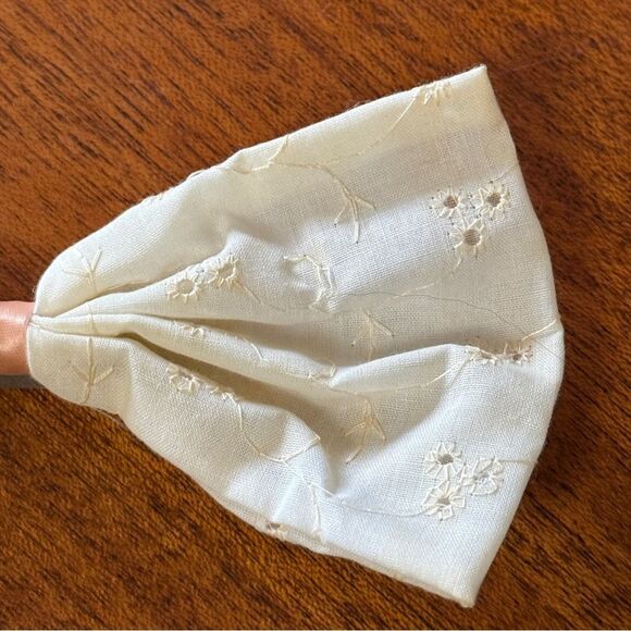 Vintage Eyelet Fabric Cream and Pink Bow Tie Hair Bow - Picture 4 of 10